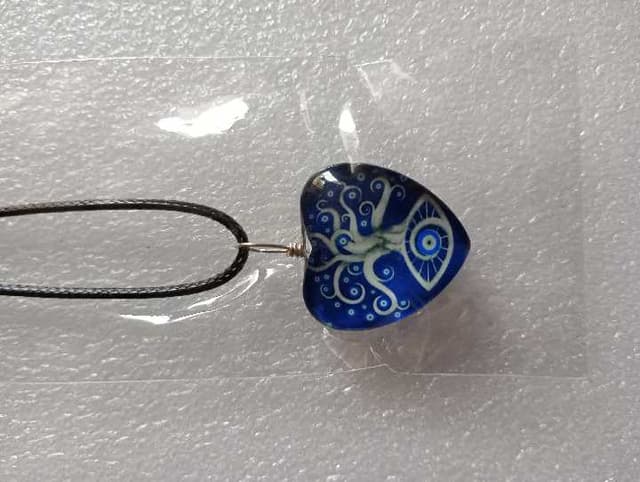 Collar dije gota árbol